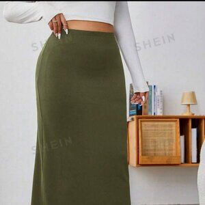 Plus Size Women's Plain Knitted Maxi Skirt